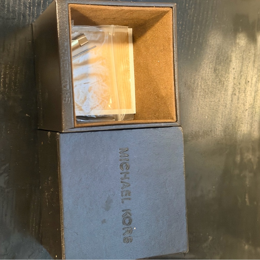 Gold Michael Kors watch - Picture 7 of 11